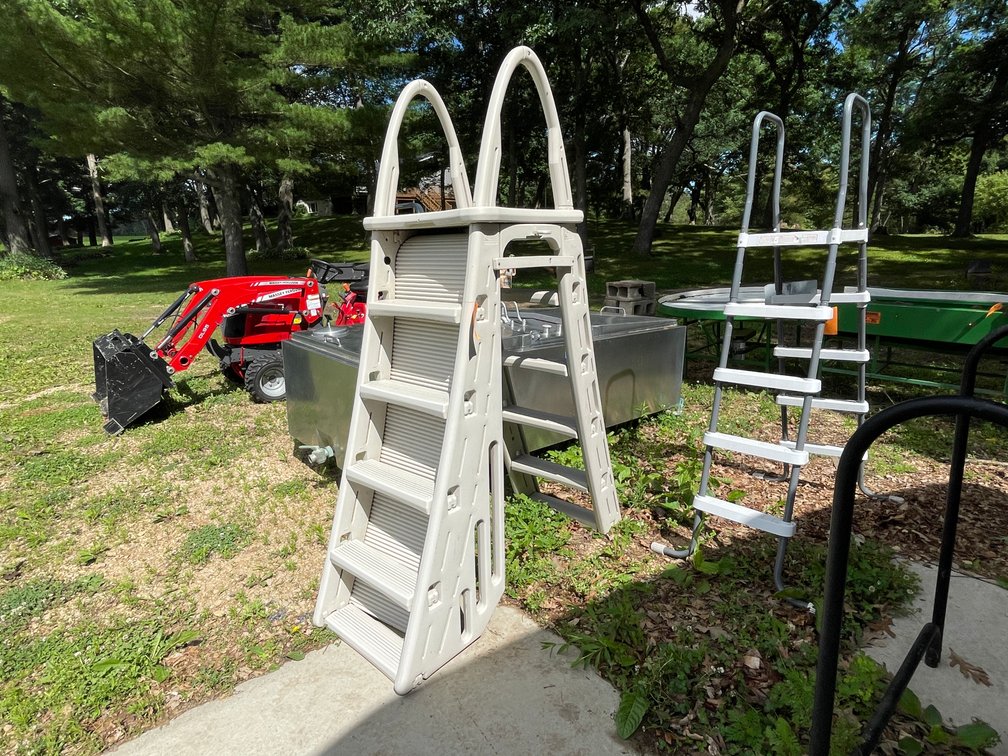 Confer Pool Ladder