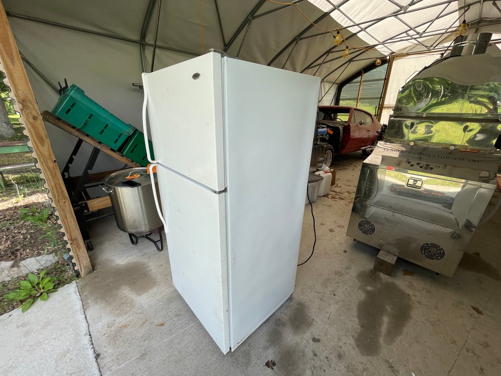 2011 Amana Refrigerator with Freezer