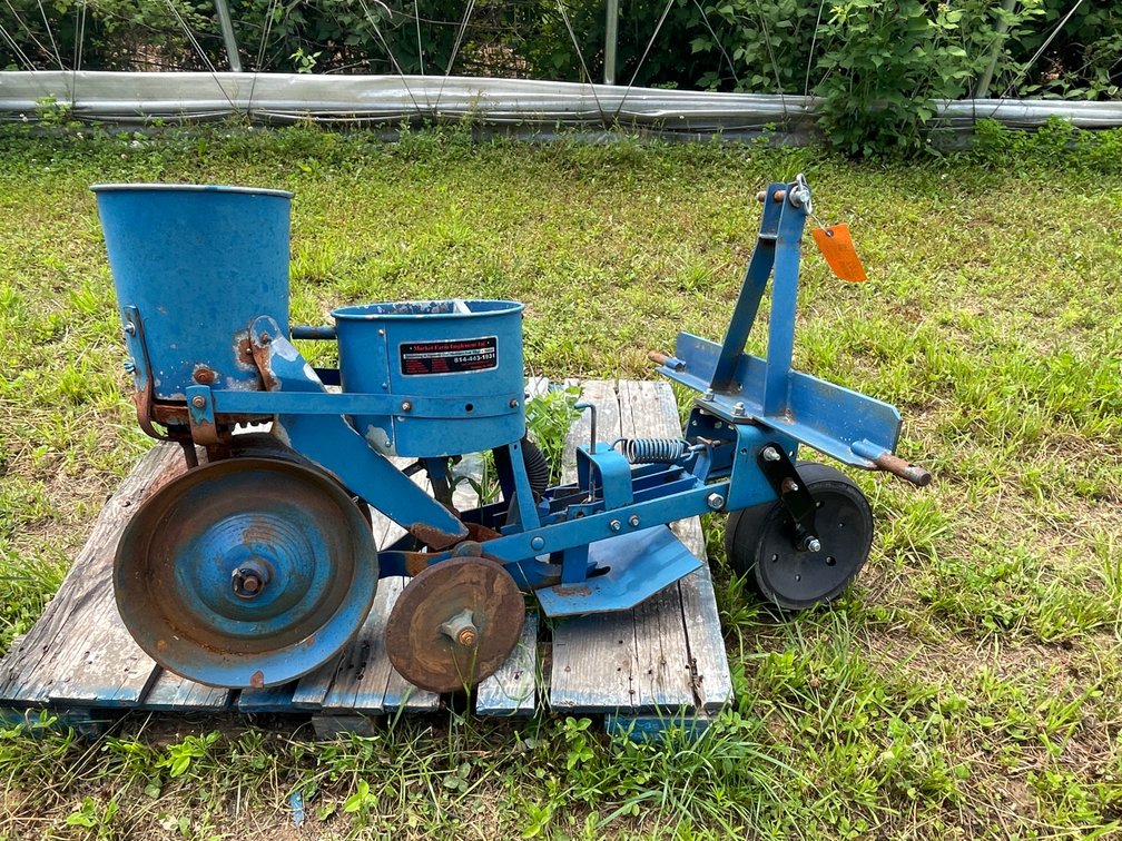 Market Farm Single Row Planter with Fertilizer Applicator