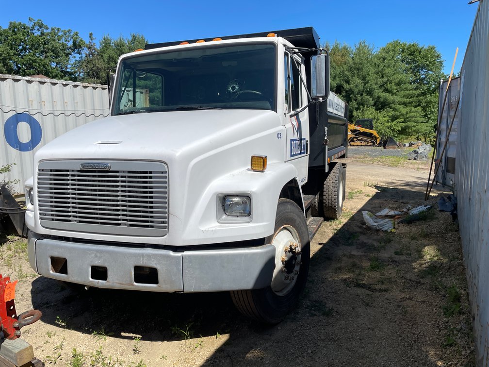 2002 Freightliner Single Axle Dump Truck (WI Title in Delay)