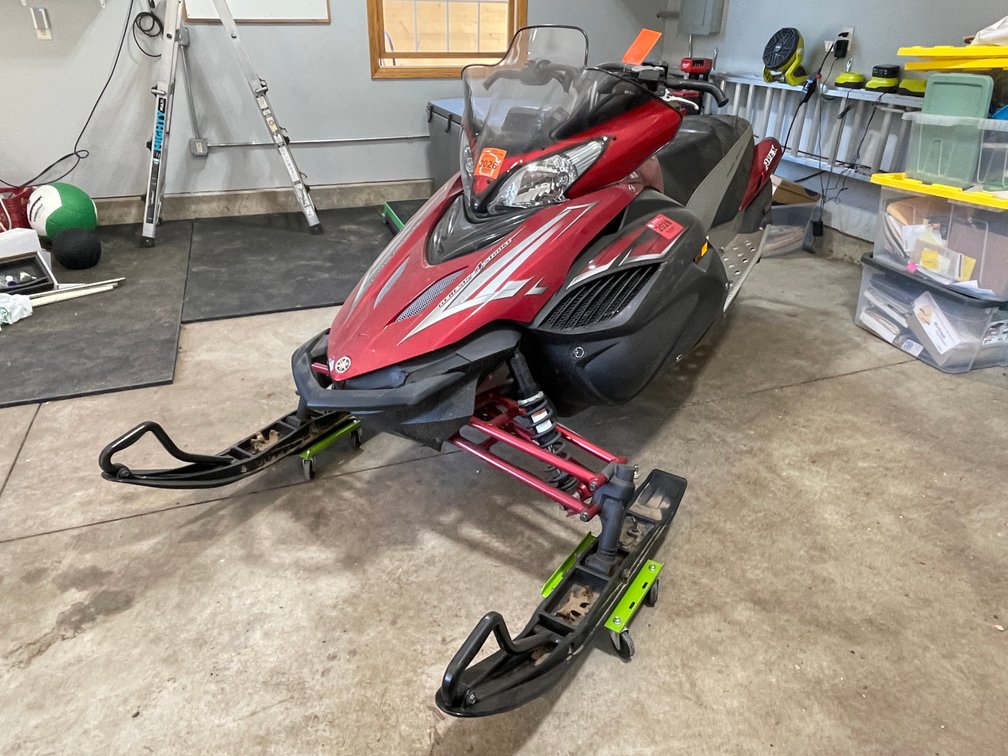 2009 Yamaha Apex Snowmobile (Has Registration Card)
