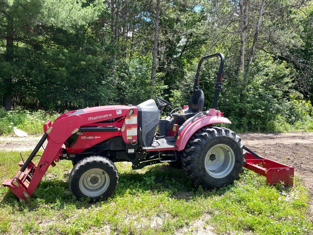 Mahindra 1538 HST Diesel Loader Tractor