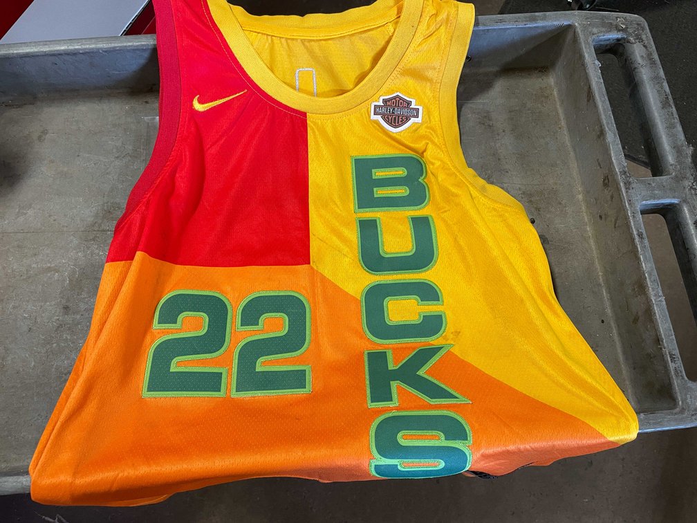Milwaukee Bucks Khris Middleton Nike Swingman City Edition Jersey (T5)