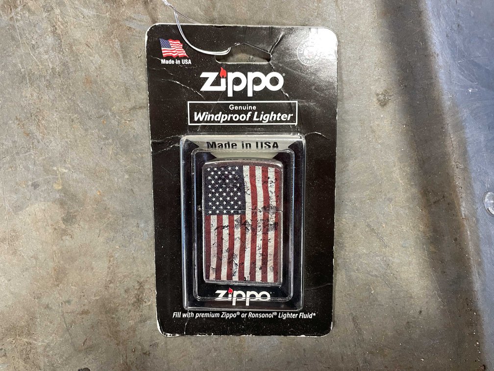 Zippo Windproof Lighter Distressed American Flag New (T5)