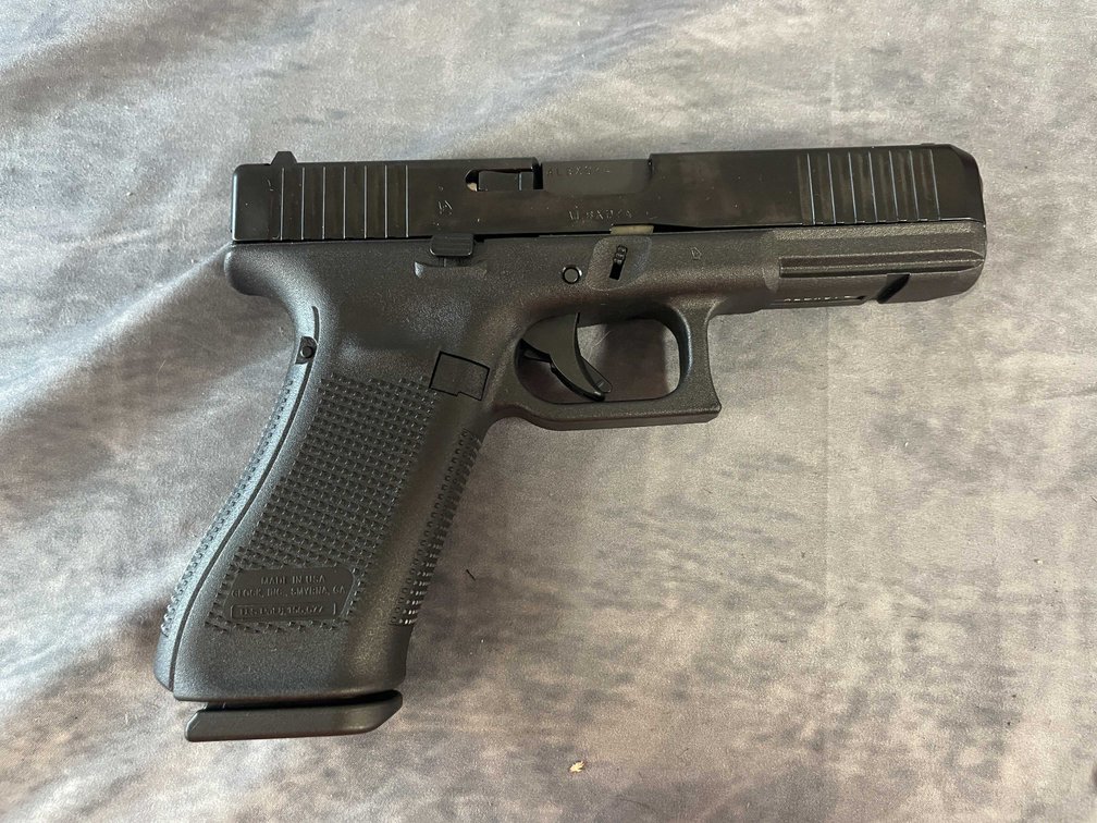 Glock  Model 17 Gen 5 9mm Luger  Pistol, SN: ALBX074