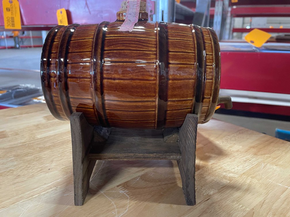 Vintage Aristocrat Brandy Barrel With Stand Full And Sealed (T5)
