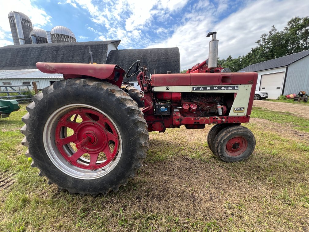 International Farmall 656