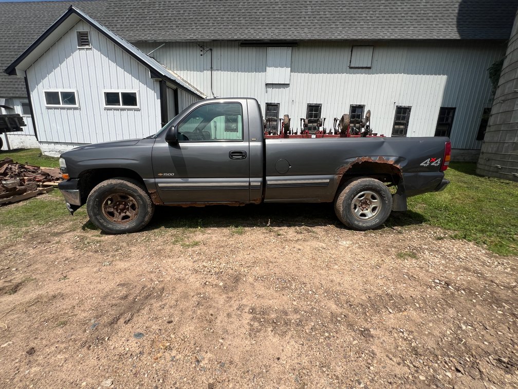 2000 Chevy Silverado 4x4 1500 (Has WI Title)