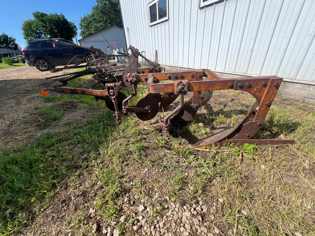 Allis- Chalmers 3 Bottom Plow