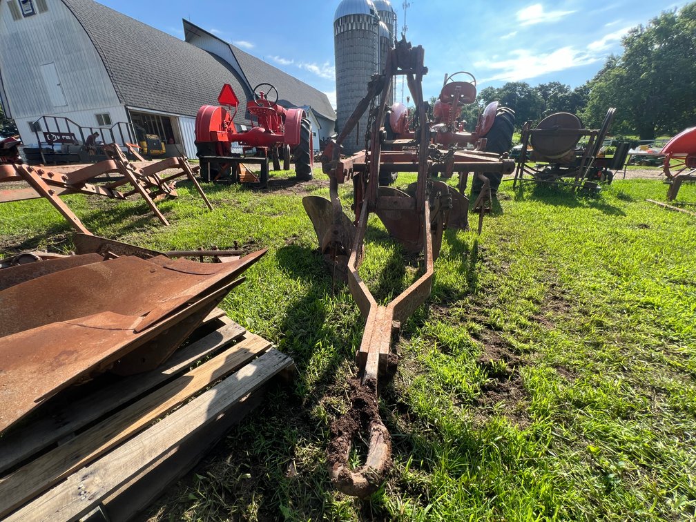 Allis-Chalmers Snap Coupler 3 Bottom Plow
