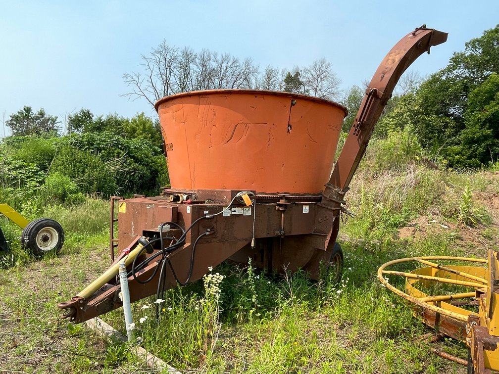 Roto Grind Model 760 Bale Chopper (Clear Lake, WI)