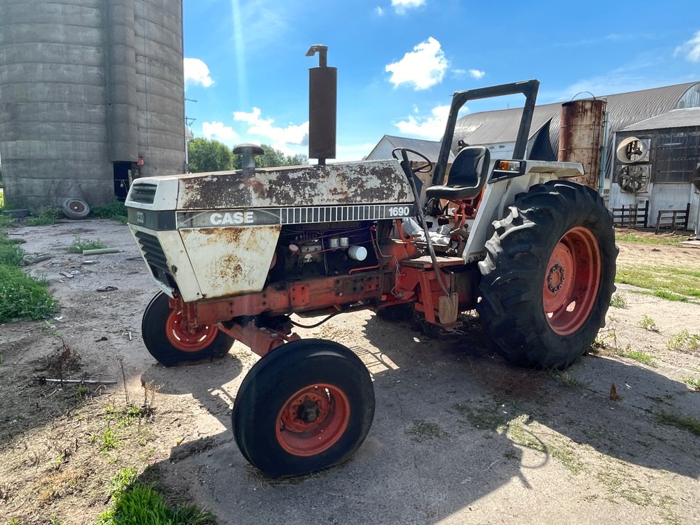 Case 1690 Diesel Tractor (Clear Lake, WI)
