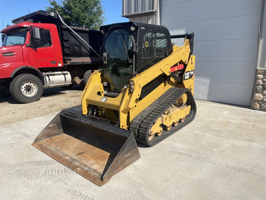 2018 CAT Compact Track Loader (Appleton, WI)
