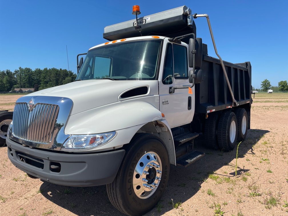 2003 International 4400 Tandem Axle Dump Truck (Has MI Title) (Mosinee, WI)