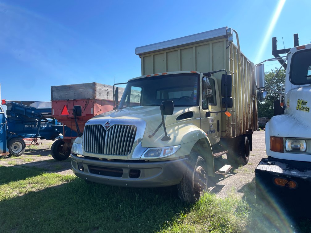 2004 International Dump Truck (Has WI Title)