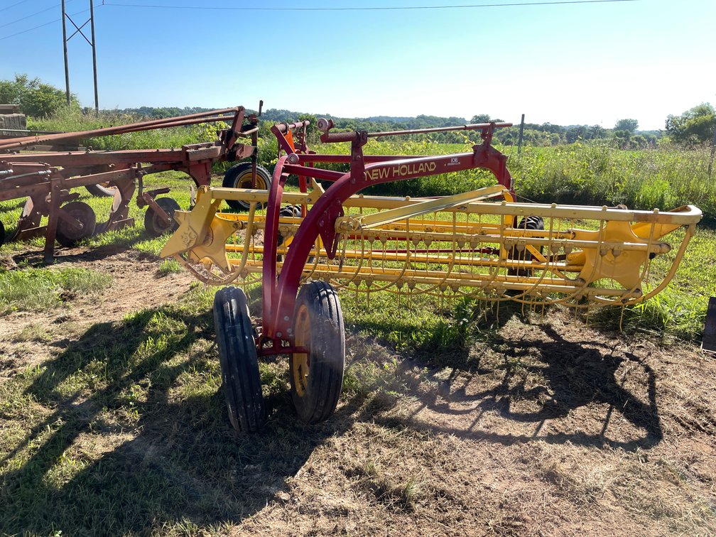 New Holland 256 Rake