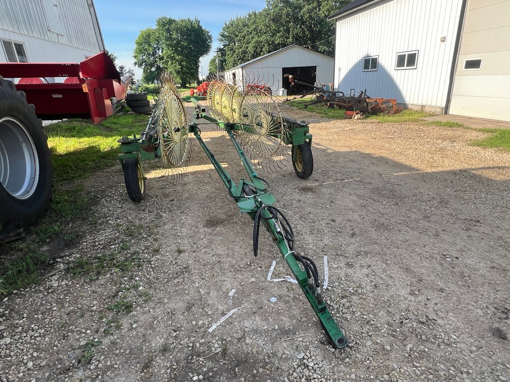 10 Wheel V Rake
