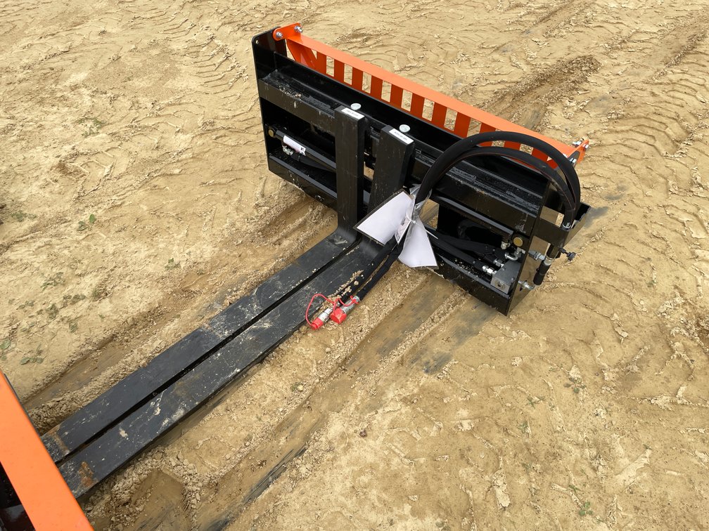 New Wolverine Hydraulic Adjustable Pallet Fork