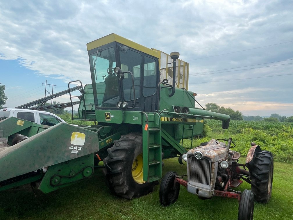 John Deere 4420 Combine