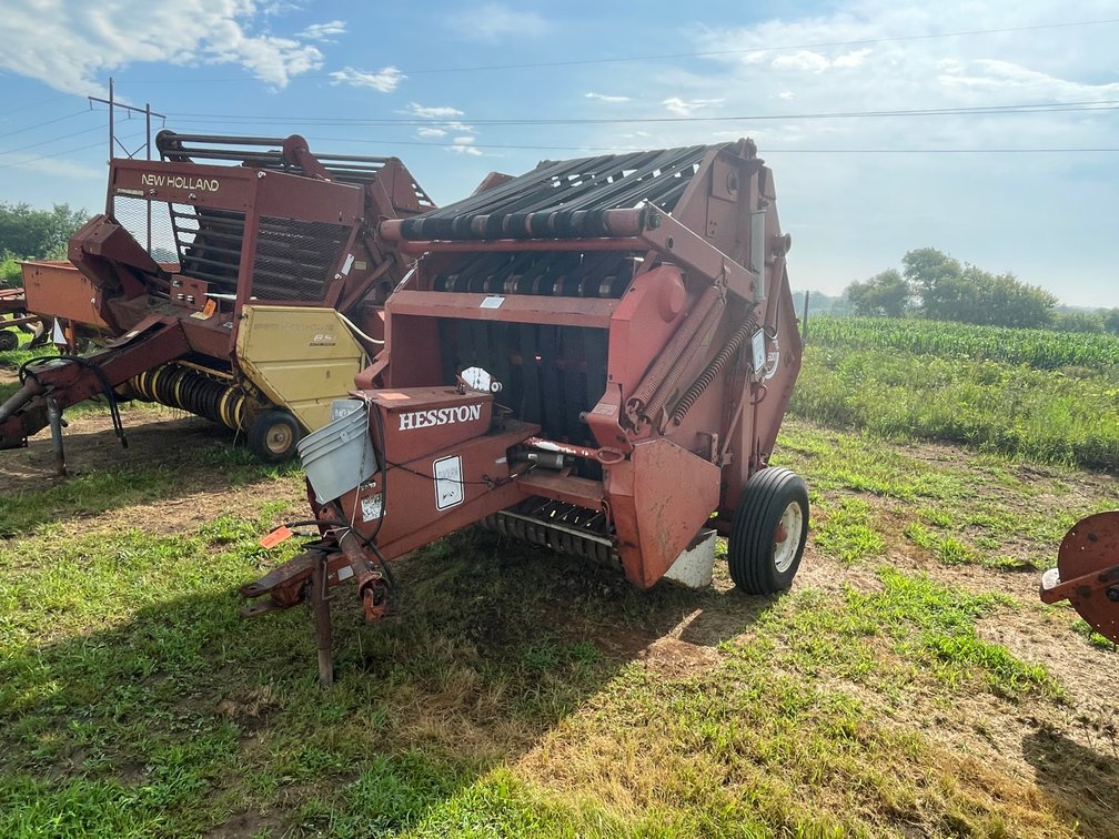 Hesston 5500 Round Baler