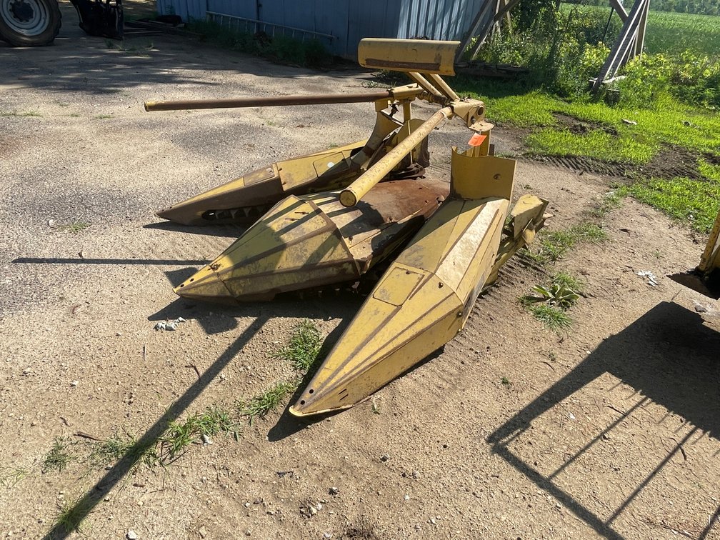 New Holland (2) Row Corn Head