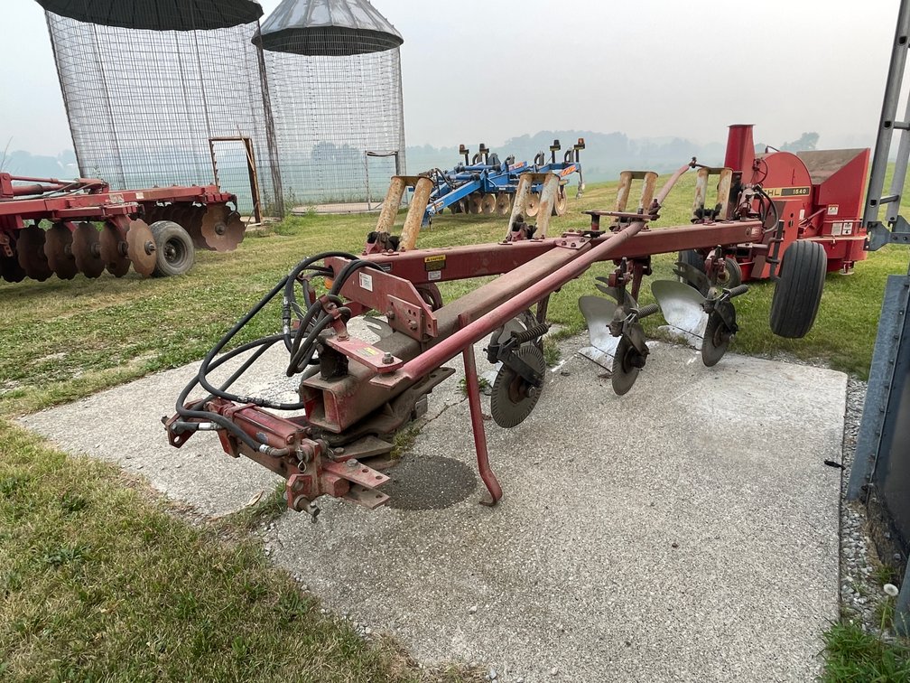 International 720 Plow