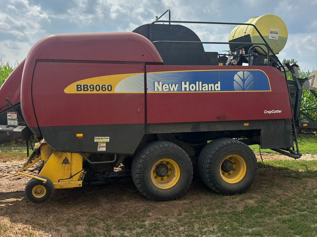 2011 New Holland BB9060 Square Baler (Cochrane, WI)