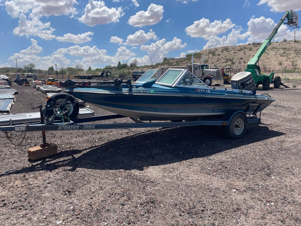 1989 Stratos Bass Boat and Stratos Trailer (NM Titles)
