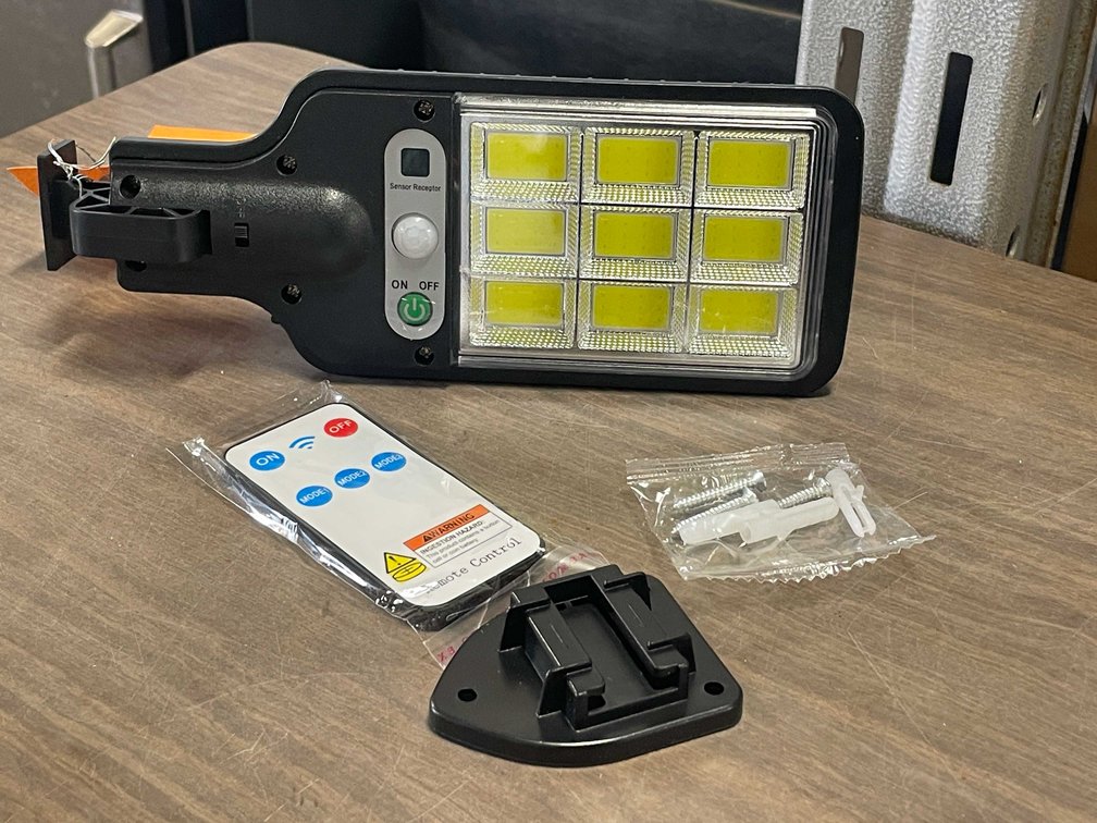Solar Powered Street Lamp (CW)