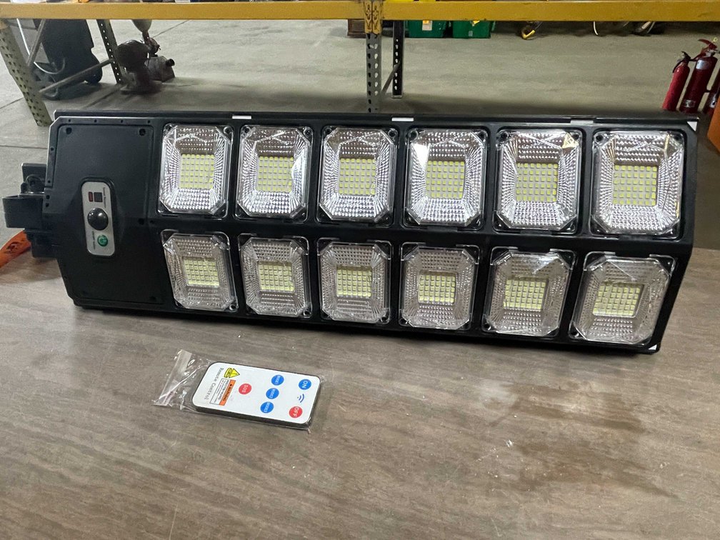 LED Parking Lot/ Yard Light (PR7)