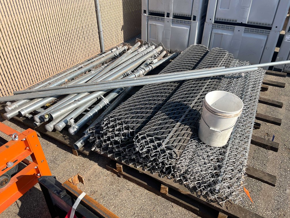 Chain Link Fence (O10)