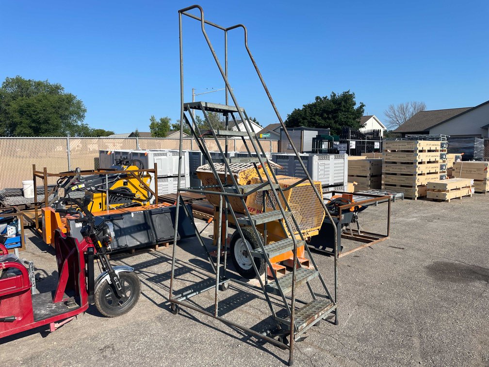 8-Step Rolling Ladder (O11)