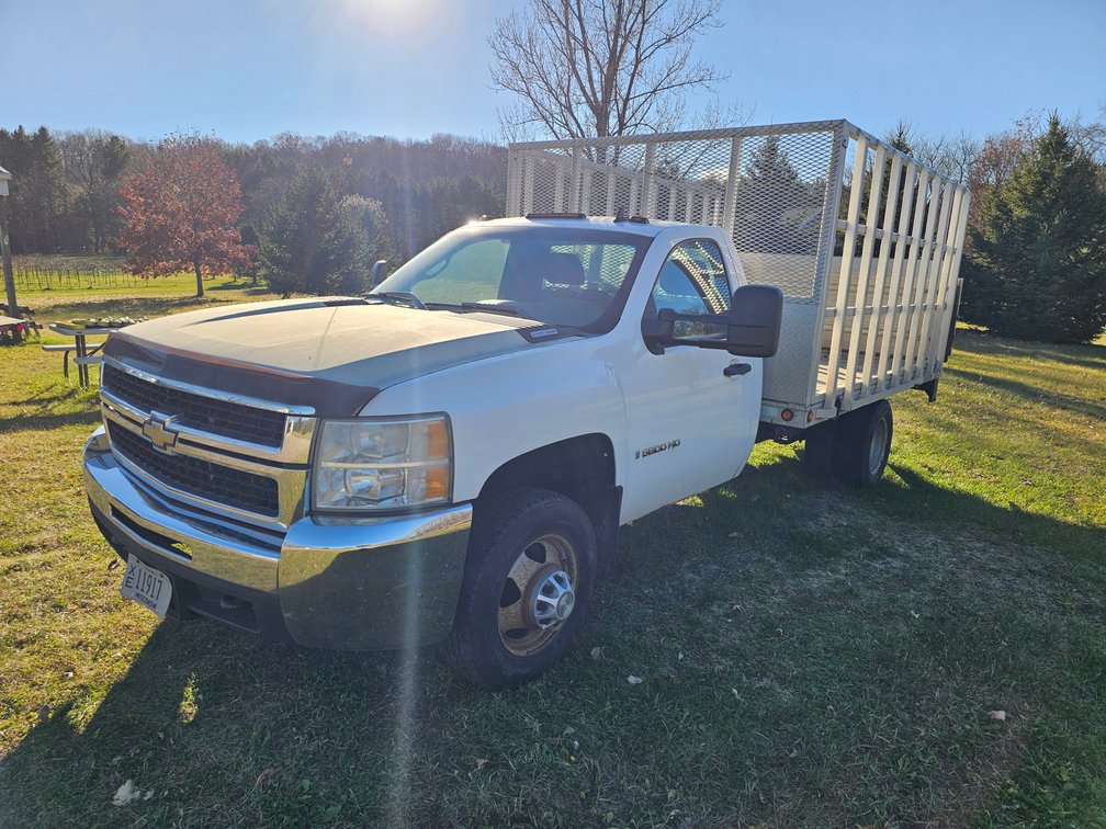 2009 3500 Chevy Flatbed (Has WI Title) (Holmen, WI)