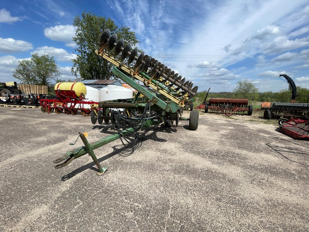 John Deere 220 Disc
