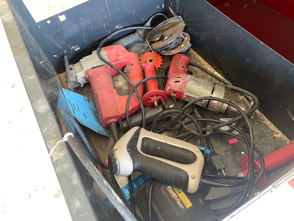 Contents of (1) Drawer