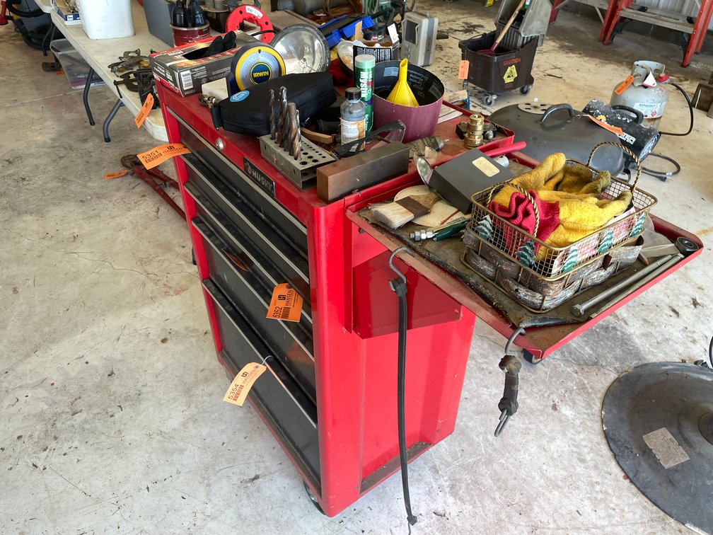 Huskey Toolbox with Side Stand