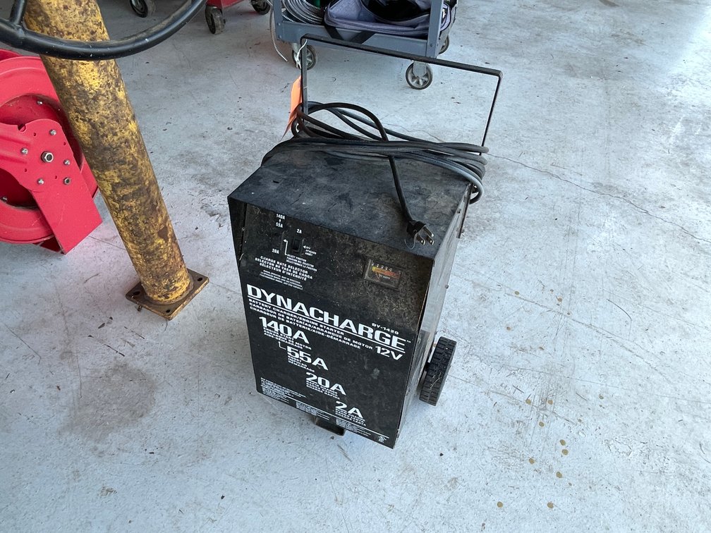 Dyna Charge 12V Battery Charger