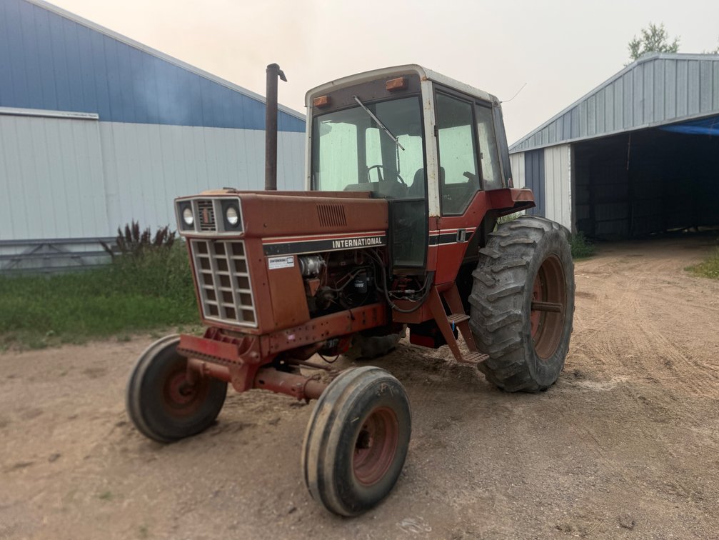 1980 International 1086 Tractor With Cab (Rib Lake, WI)