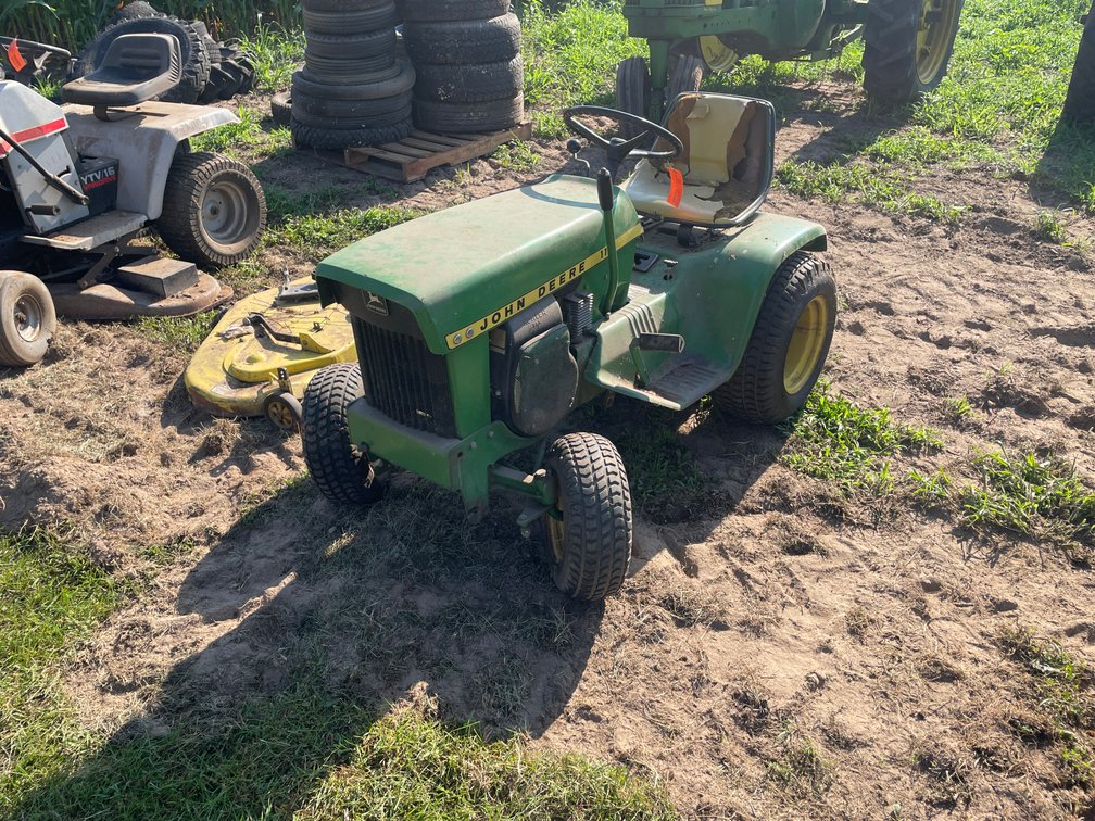 John Deere 110 Lawn Mower **Non-Runner**