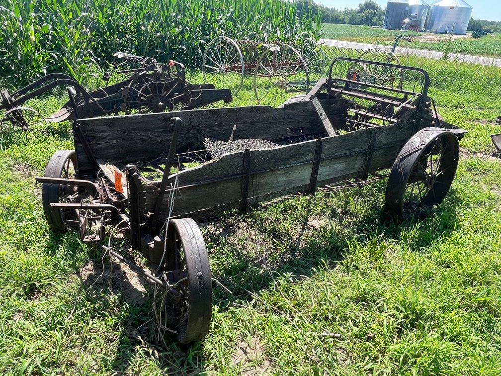 Tractor Manure Spreading Wagon