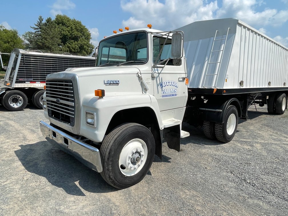 1990 Ford L8000 Single Axle Semi Truck (Has WI Title)