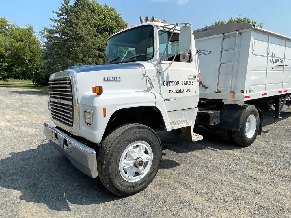 1988 Ford L8000 Single Axle Semi Truck (Has WI Title)