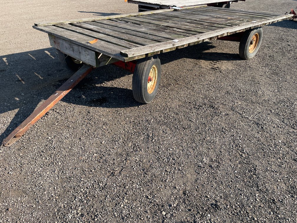 Gehl 500 Running Gear with Hay Rack