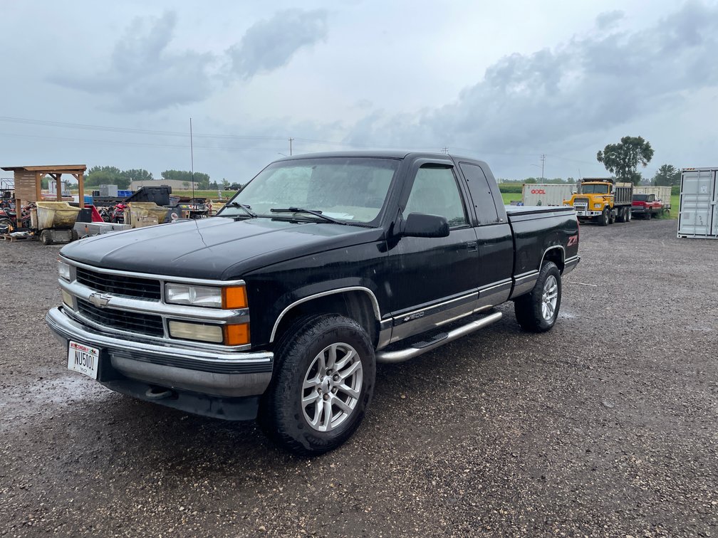 1998 Chevy 1500 4x4 Pickup Truck With Jasper Engine (Has WI Title)