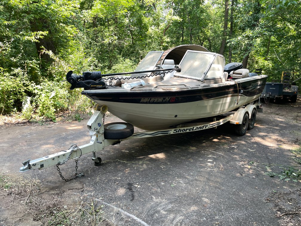 2004 Crestliner 2050 Sportfish Boat & Trailer (Has MN Watercraft Certificate and Title)