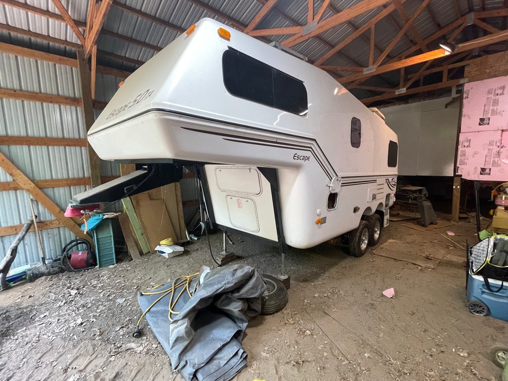 2018 Escape 5.0 TA 5th Wheel Camper (Has MN Title)
