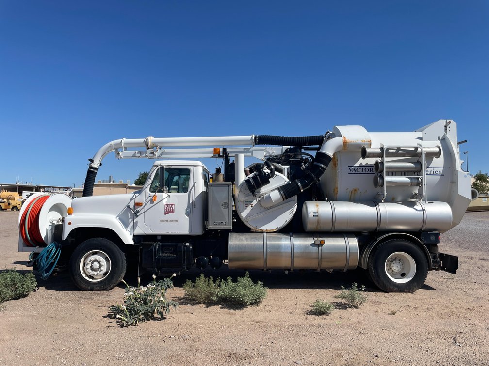 2000 International Vactor Cleaner Pump Truck (Offsite in Las Cruces)(NM Title)