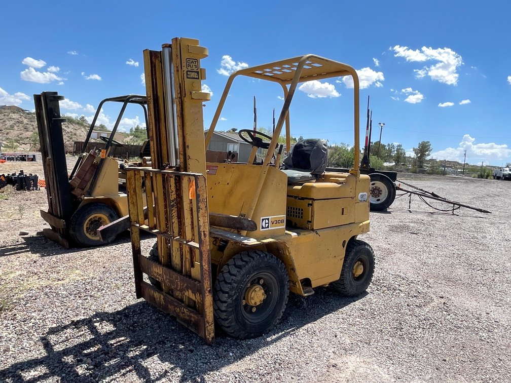 Caterpillar V30B Forklift