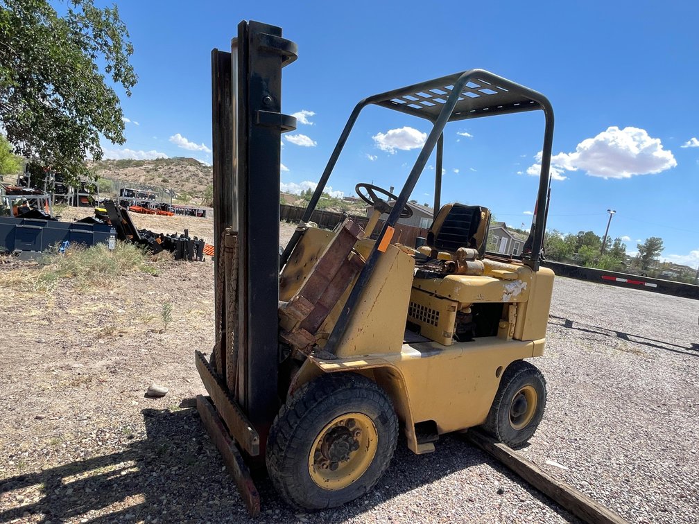 Caterpillar V30B Forklift