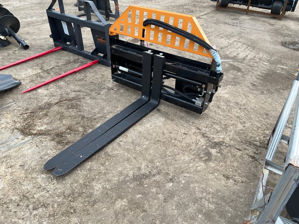 Wolverine Hydraulic Pallet Fork Attachment